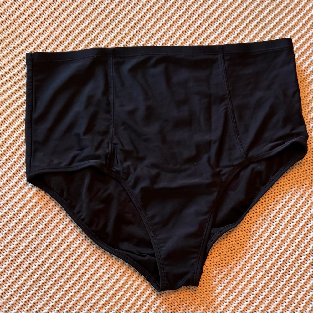 Old Navy black high rise swim wear bottoms.